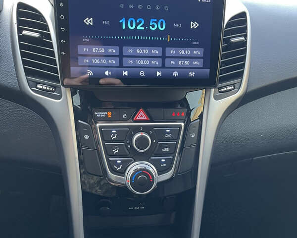 Хендай i30, объемом двигателя 1.4 л и пробегом 130 тыс. км за 7700 $, фото 9 на Automoto.ua