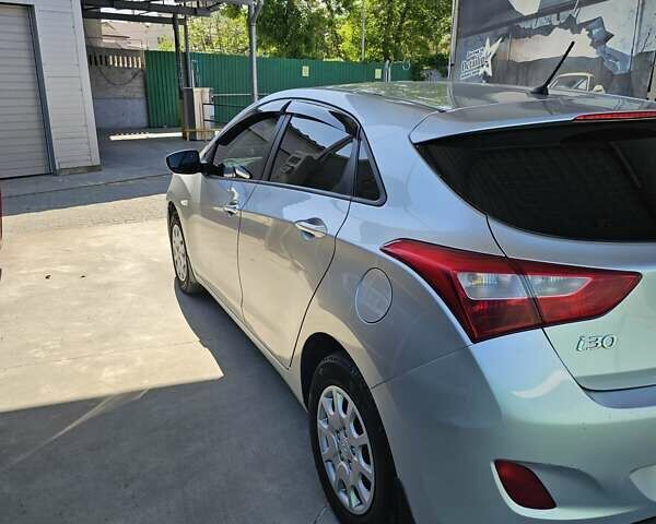 Хендай i30, об'ємом двигуна 1.58 л та пробігом 256 тис. км за 9500 $, фото 4 на Automoto.ua