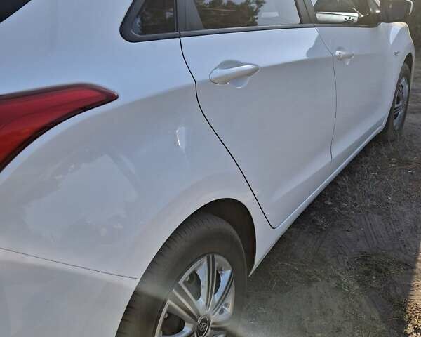 Хендай i30, объемом двигателя 1.4 л и пробегом 120 тыс. км за 10000 $, фото 1 на Automoto.ua