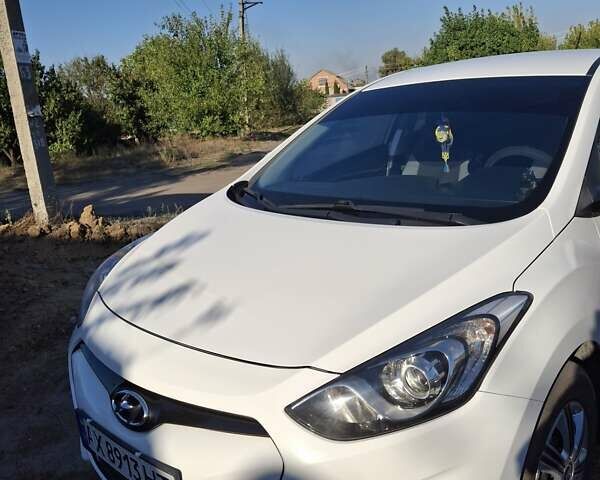 Хендай i30, объемом двигателя 1.4 л и пробегом 120 тыс. км за 10000 $, фото 5 на Automoto.ua