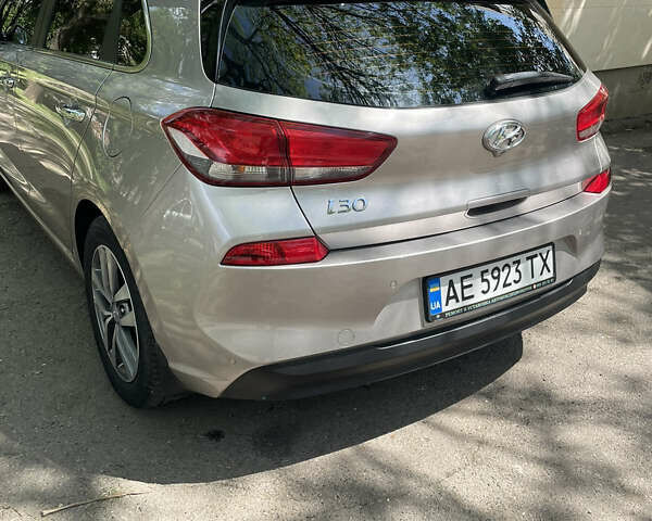 Хендай i30, объемом двигателя 1.6 л и пробегом 43 тыс. км за 15900 $, фото 5 на Automoto.ua