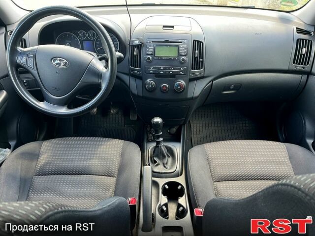 Хендай i30, об'ємом двигуна 1.6 л та пробігом 198 тис. км за 6500 $, фото 4 на Automoto.ua