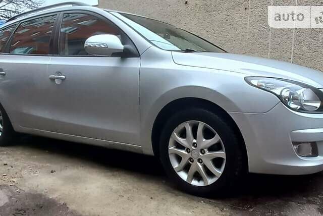 Хендай i30, объемом двигателя 1.58 л и пробегом 280 тыс. км за 6000 $, фото 4 на Automoto.ua