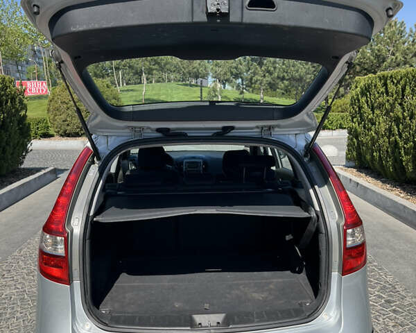 Хендай i30, объемом двигателя 1.6 л и пробегом 315 тыс. км за 5500 $, фото 2 на Automoto.ua