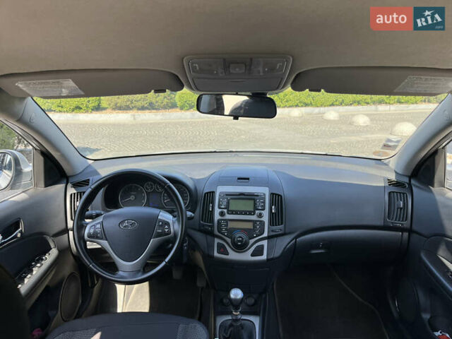 Хендай i30, объемом двигателя 1.6 л и пробегом 315 тыс. км за 5500 $, фото 7 на Automoto.ua