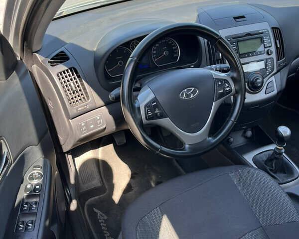 Хендай i30, объемом двигателя 1.6 л и пробегом 315 тыс. км за 5500 $, фото 8 на Automoto.ua
