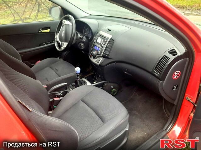 Хендай i30, объемом двигателя 1.6 л и пробегом 320 тыс. км за 5000 $, фото 2 на Automoto.ua