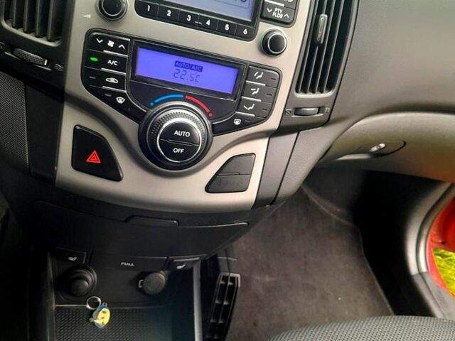 Хендай i30, объемом двигателя 1.6 л и пробегом 320 тыс. км за 5000 $, фото 3 на Automoto.ua