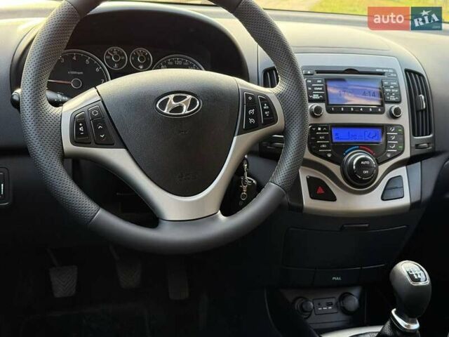 Хендай i30, объемом двигателя 1.4 л и пробегом 189 тыс. км за 7500 $, фото 31 на Automoto.ua