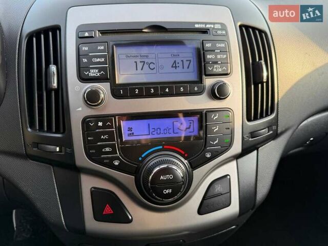 Хендай i30, объемом двигателя 1.4 л и пробегом 189 тыс. км за 7500 $, фото 14 на Automoto.ua
