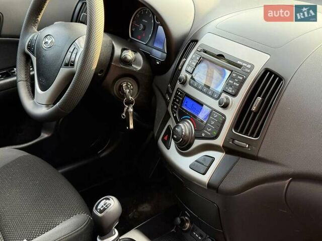 Хендай i30, объемом двигателя 1.4 л и пробегом 189 тыс. км за 7500 $, фото 21 на Automoto.ua
