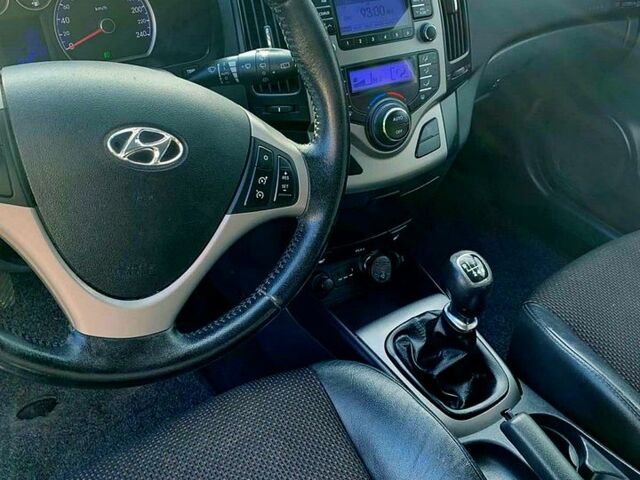 Хендай i30, объемом двигателя 1.6 л и пробегом 116 тыс. км за 7500 $, фото 8 на Automoto.ua