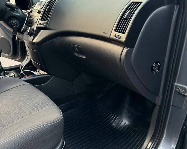 Хендай i30, объемом двигателя 1.6 л и пробегом 247 тыс. км за 6500 $, фото 43 на Automoto.ua