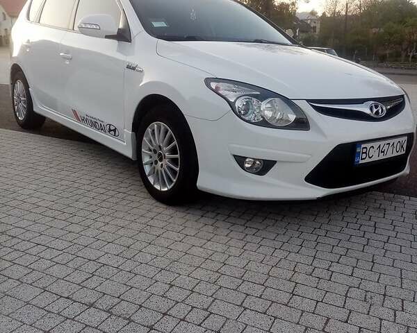 Хендай i30, объемом двигателя 1.6 л и пробегом 190 тыс. км за 8200 $, фото 4 на Automoto.ua