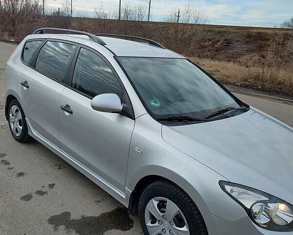 Хендай i30, объемом двигателя 1.4 л и пробегом 121 тыс. км за 7100 $, фото 9 на Automoto.ua