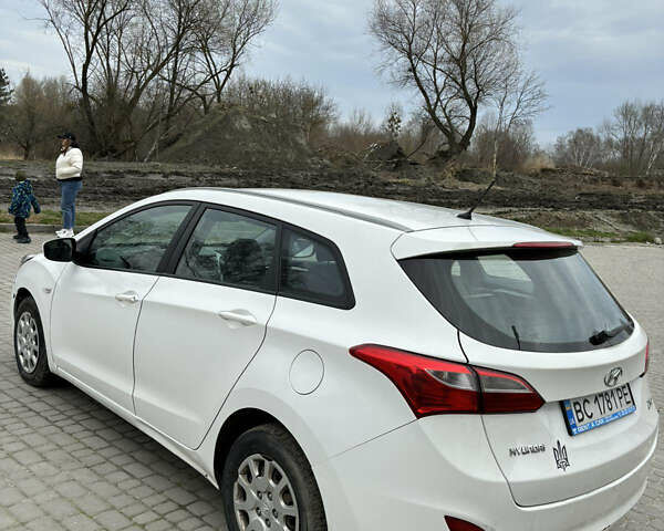 Хендай i30, объемом двигателя 1.4 л и пробегом 244 тыс. км за 6500 $, фото 5 на Automoto.ua