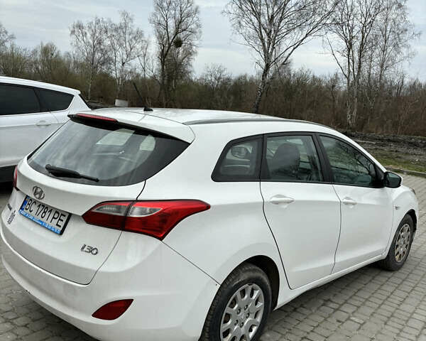 Хендай i30, объемом двигателя 1.4 л и пробегом 244 тыс. км за 6500 $, фото 3 на Automoto.ua