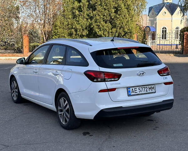 Хендай i30, об'ємом двигуна 1.6 л та пробігом 216 тис. км за 13800 $, фото 21 на Automoto.ua