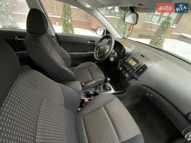 Сірий Хендай i30, об'ємом двигуна 1.4 л та пробігом 190 тис. км за 6300 $, фото 12 на Automoto.ua