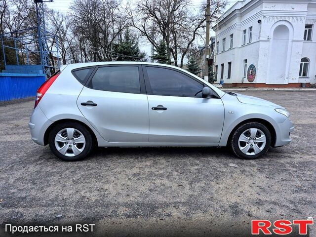 Серый Хендай i30, объемом двигателя 1.4 л и пробегом 251 тыс. км за 5400 $, фото 6 на Automoto.ua