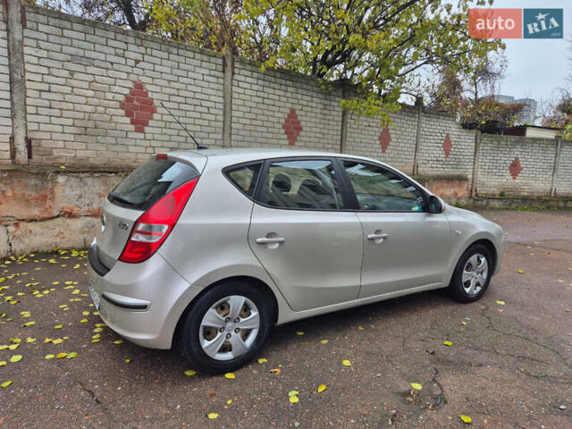 Сірий Хендай i30, об'ємом двигуна 1.4 л та пробігом 190 тис. км за 4700 $, фото 3 на Automoto.ua