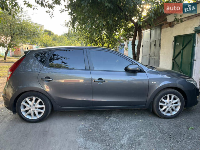 Сірий Хендай i30, об'ємом двигуна 1.4 л та пробігом 159 тис. км за 7000 $, фото 3 на Automoto.ua