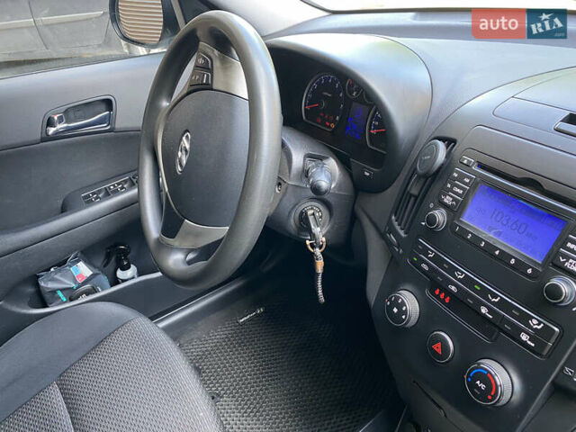 Серый Хендай i30, объемом двигателя 1.4 л и пробегом 212 тыс. км за 5600 $, фото 15 на Automoto.ua