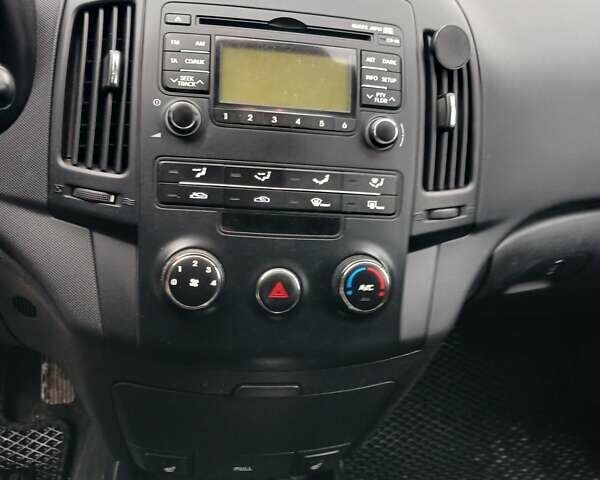 Серый Хендай i30, объемом двигателя 1.59 л и пробегом 136 тыс. км за 6500 $, фото 8 на Automoto.ua