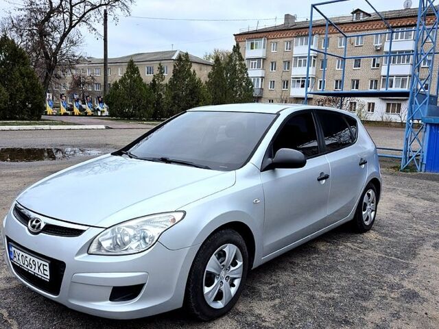 Серый Хендай i30, объемом двигателя 1.4 л и пробегом 251 тыс. км за 5400 $, фото 1 на Automoto.ua