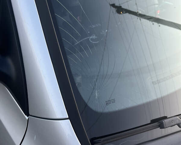 Сірий Хендай i30, об'ємом двигуна 1.4 л та пробігом 235 тис. км за 6000 $, фото 4 на Automoto.ua