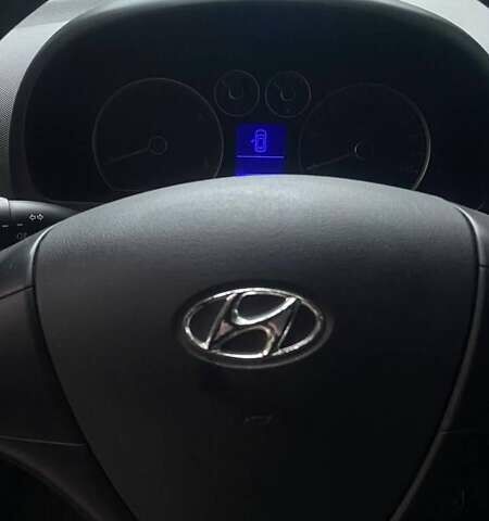 Серый Хендай i30, объемом двигателя 1.4 л и пробегом 201 тыс. км за 5499 $, фото 3 на Automoto.ua