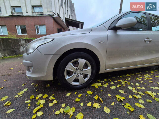 Сірий Хендай i30, об'ємом двигуна 1.4 л та пробігом 190 тис. км за 4700 $, фото 18 на Automoto.ua