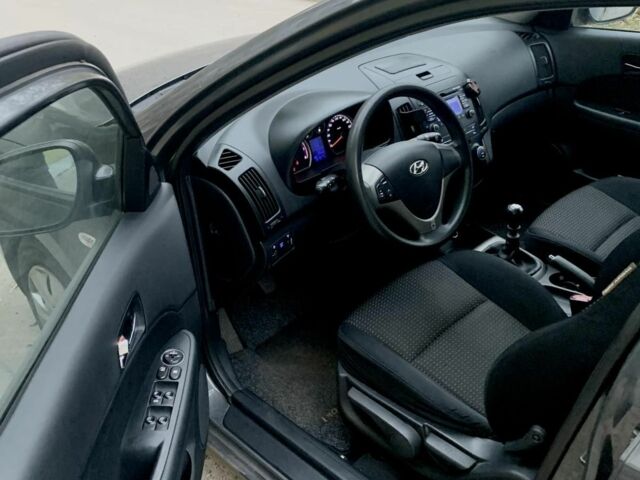 Серый Хендай i30, объемом двигателя 1.6 л и пробегом 167 тыс. км за 7953 $, фото 11 на Automoto.ua