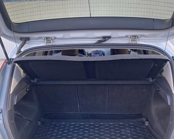 Серый Хендай i30, объемом двигателя 1.4 л и пробегом 197 тыс. км за 5900 $, фото 12 на Automoto.ua