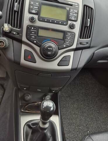 Сірий Хендай i30, об'ємом двигуна 1.58 л та пробігом 250 тис. км за 4800 $, фото 10 на Automoto.ua