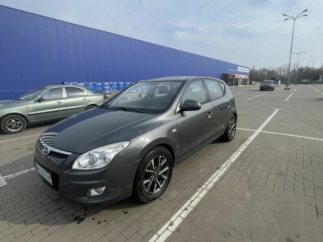 Серый Хендай i30, объемом двигателя 1.6 л и пробегом 167 тыс. км за 7953 $, фото 6 на Automoto.ua