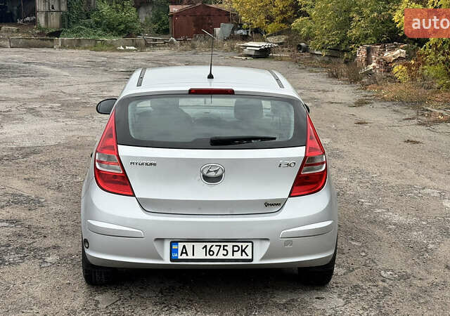 Серый Хендай i30, объемом двигателя 1.4 л и пробегом 265 тыс. км за 4500 $, фото 3 на Automoto.ua