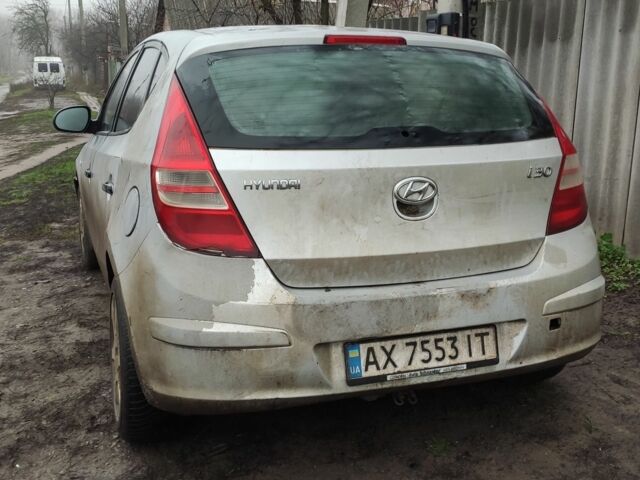 Сірий Хендай i30, об'ємом двигуна 1.4 л та пробігом 270 тис. км за 2900 $, фото 1 на Automoto.ua