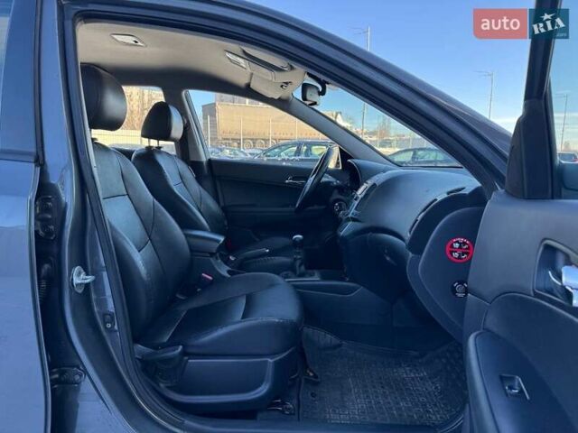 Серый Хендай i30, объемом двигателя 1.59 л и пробегом 185 тыс. км за 6490 $, фото 11 на Automoto.ua