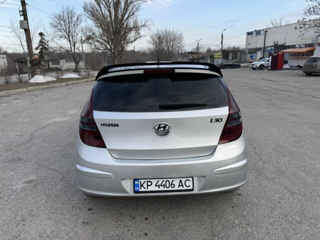 Серый Хендай i30, объемом двигателя 1.4 л и пробегом 163 тыс. км за 4800 $, фото 9 на Automoto.ua