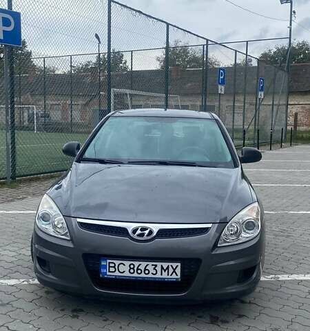 Серый Хендай i30, объемом двигателя 1.4 л и пробегом 201 тыс. км за 5499 $, фото 10 на Automoto.ua