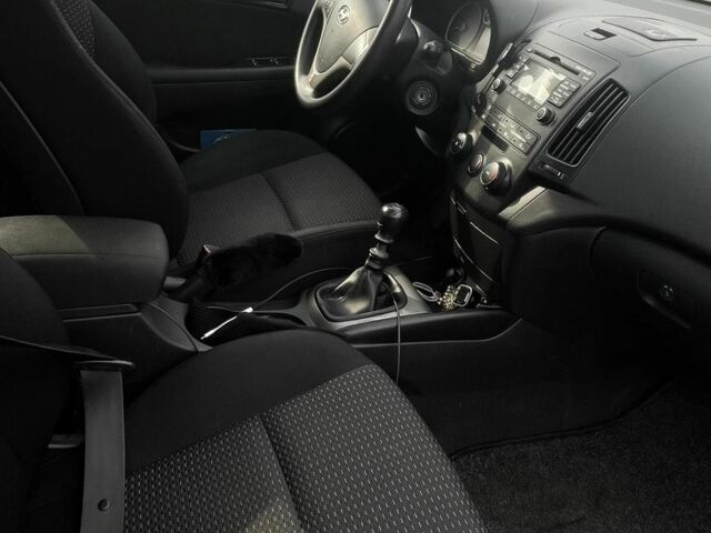 Серый Хендай i30, объемом двигателя 1.6 л и пробегом 167 тыс. км за 7953 $, фото 13 на Automoto.ua