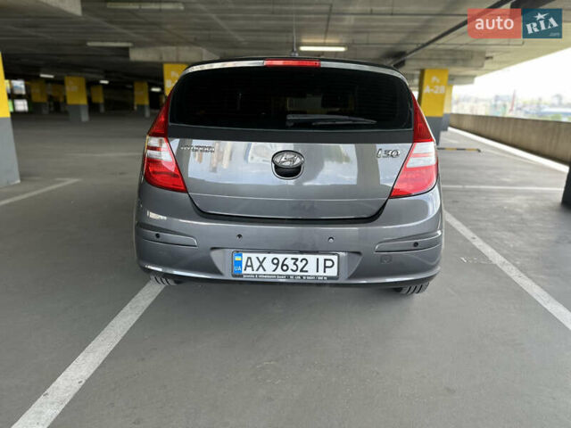 Сірий Хендай i30, об'ємом двигуна 1.4 л та пробігом 250 тис. км за 4800 $, фото 3 на Automoto.ua