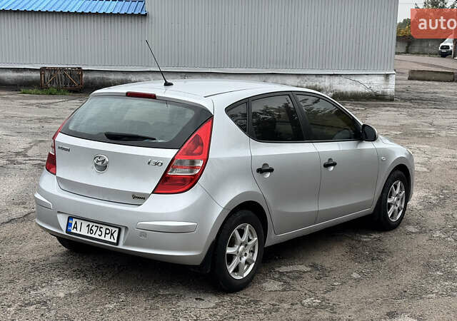 Серый Хендай i30, объемом двигателя 1.4 л и пробегом 265 тыс. км за 4500 $, фото 4 на Automoto.ua