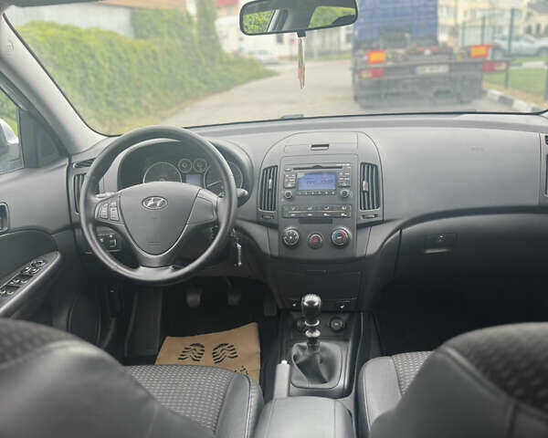 Сірий Хендай i30, об'ємом двигуна 1.6 л та пробігом 207 тис. км за 5999 $, фото 28 на Automoto.ua