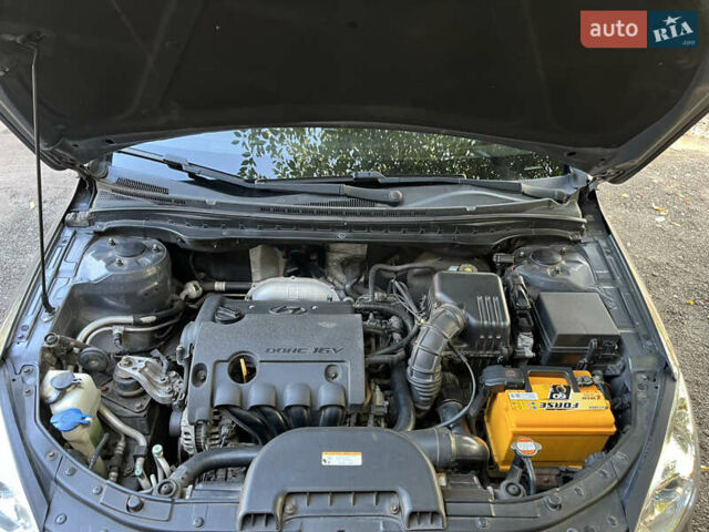 Сірий Хендай i30, об'ємом двигуна 1.4 л та пробігом 159 тис. км за 7000 $, фото 4 на Automoto.ua