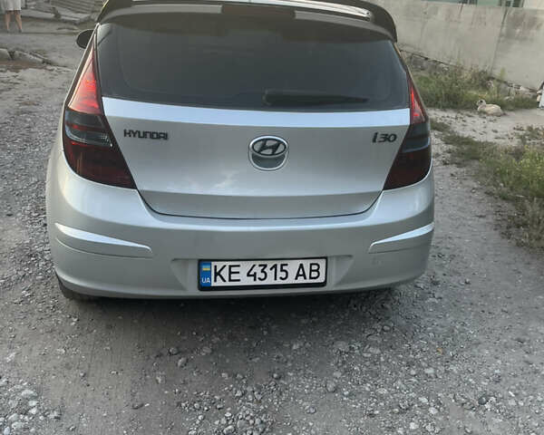 Сірий Хендай i30, об'ємом двигуна 1.4 л та пробігом 235 тис. км за 6000 $, фото 1 на Automoto.ua