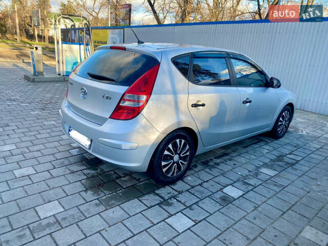 Серый Хендай i30, объемом двигателя 1.4 л и пробегом 197 тыс. км за 5900 $, фото 3 на Automoto.ua