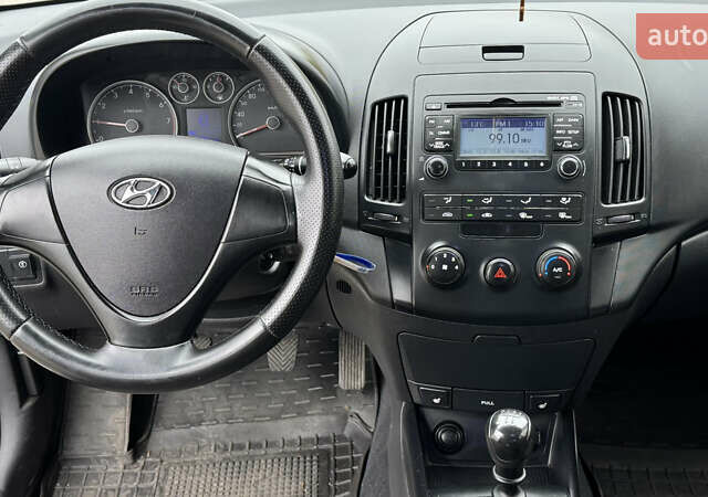 Серый Хендай i30, объемом двигателя 1.4 л и пробегом 265 тыс. км за 4500 $, фото 10 на Automoto.ua