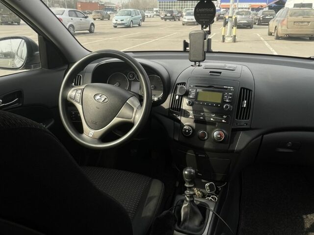 Серый Хендай i30, объемом двигателя 1.6 л и пробегом 167 тыс. км за 7953 $, фото 15 на Automoto.ua